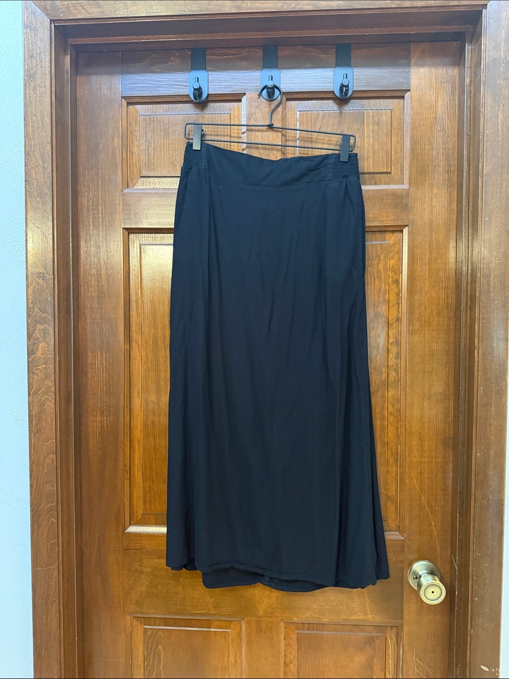 Old Navy Black Midi Skirt with Smooth Waistband